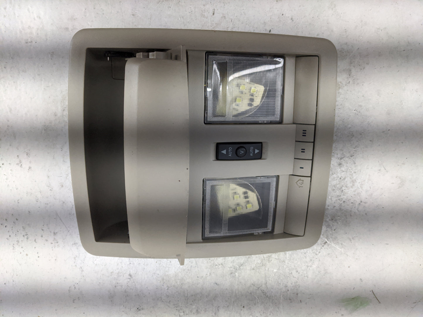 2005-2010 Jeep Grand Cherokee Overhead Console W/rear Climate Control - Oemusedautoparts1.com