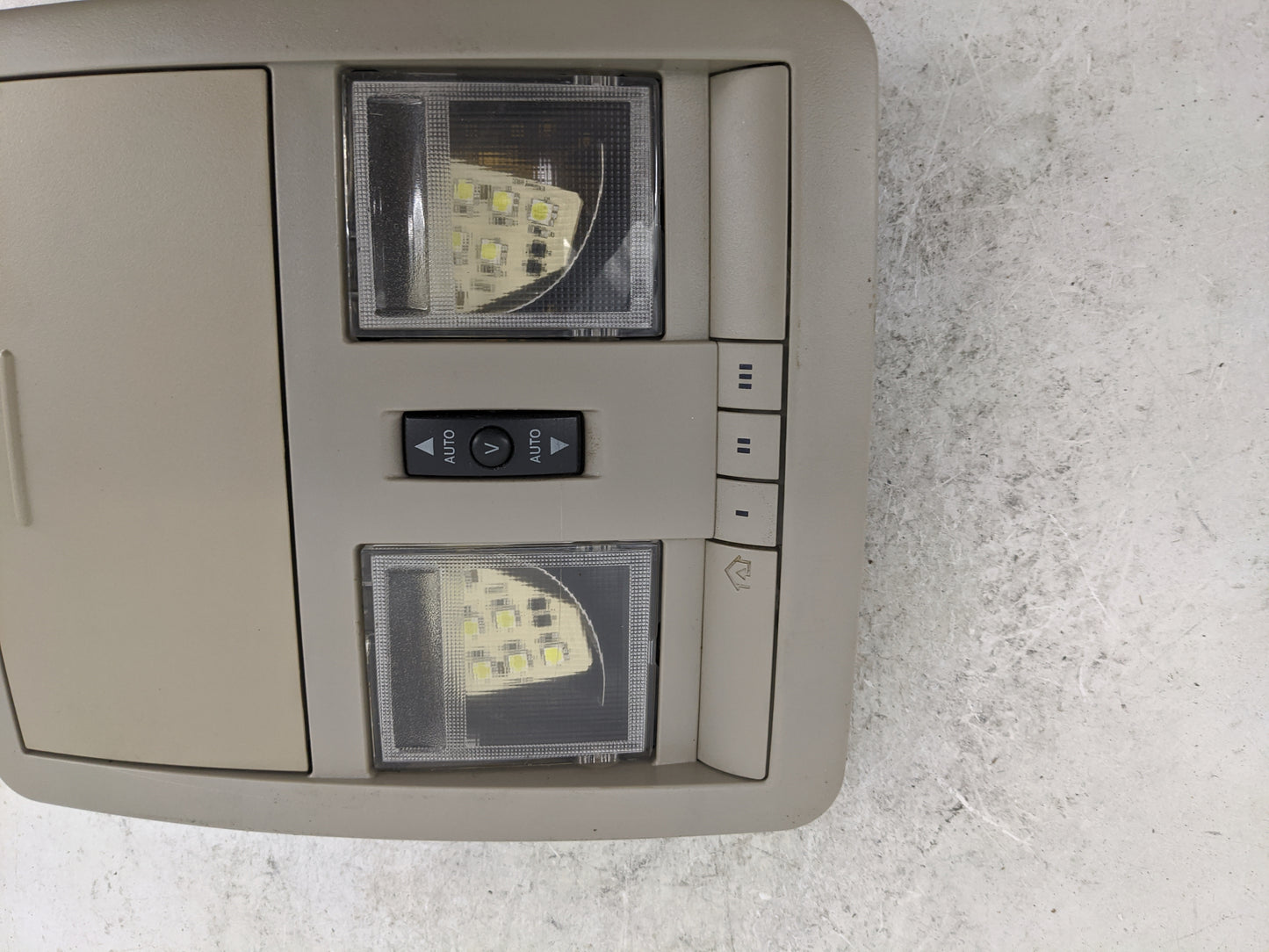 2005-2010 Jeep Grand Cherokee Overhead Console W/rear Climate Control - Oemusedautoparts1.com