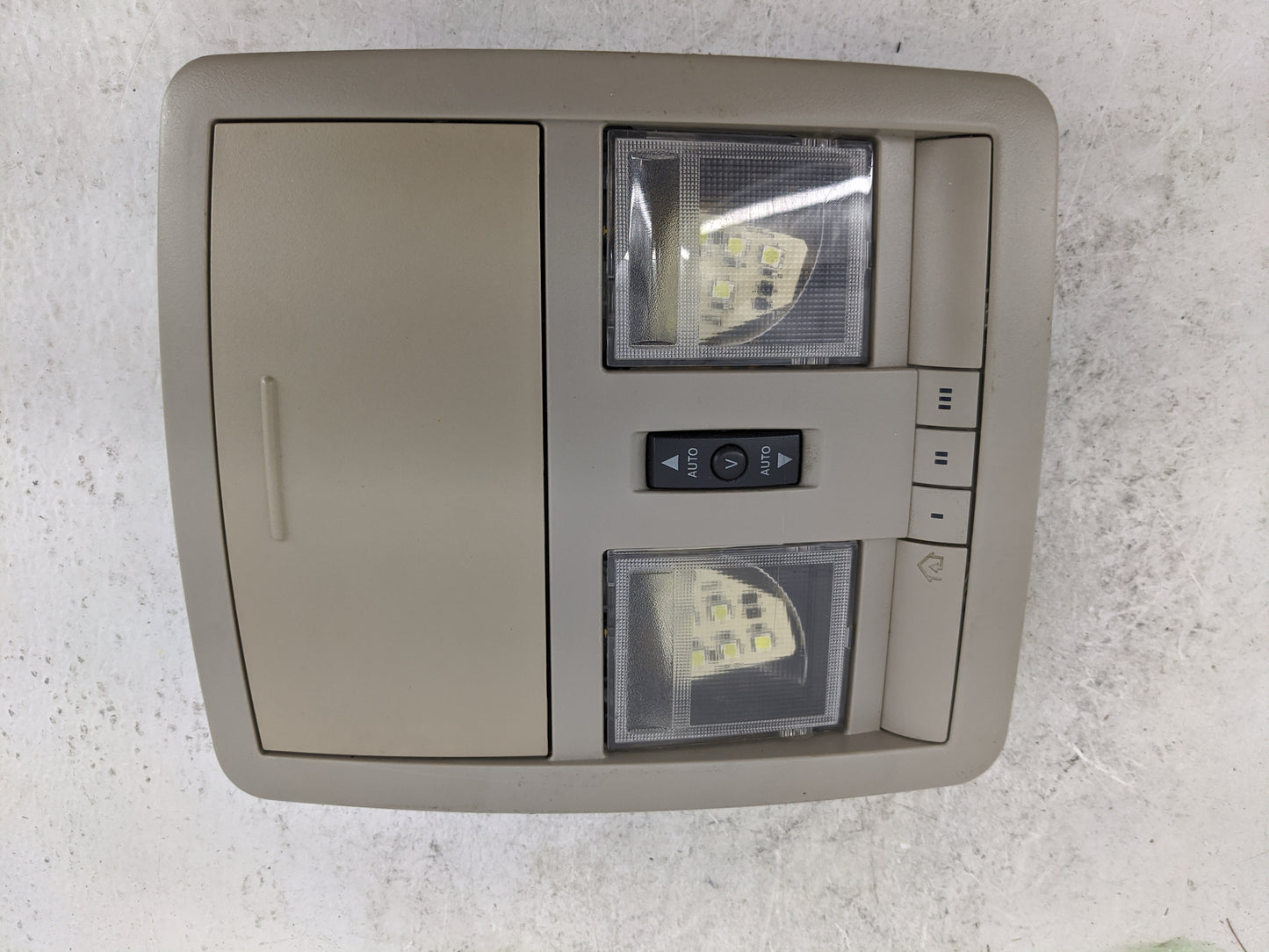 2005-2010 Jeep Grand Cherokee Overhead Console W/rear Climate Control - Oemusedautoparts1.com