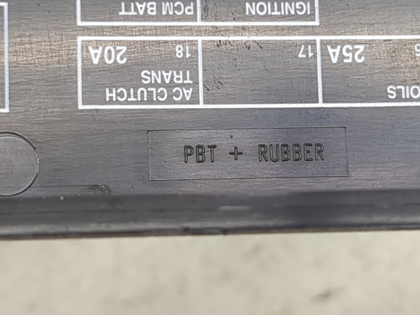 2007 Jeep Grand Cherokee Fusebox Fuse Box Panel Relay Module P/N:4671168E 72472V Fits OEM Used Auto Parts - Oemusedautoparts