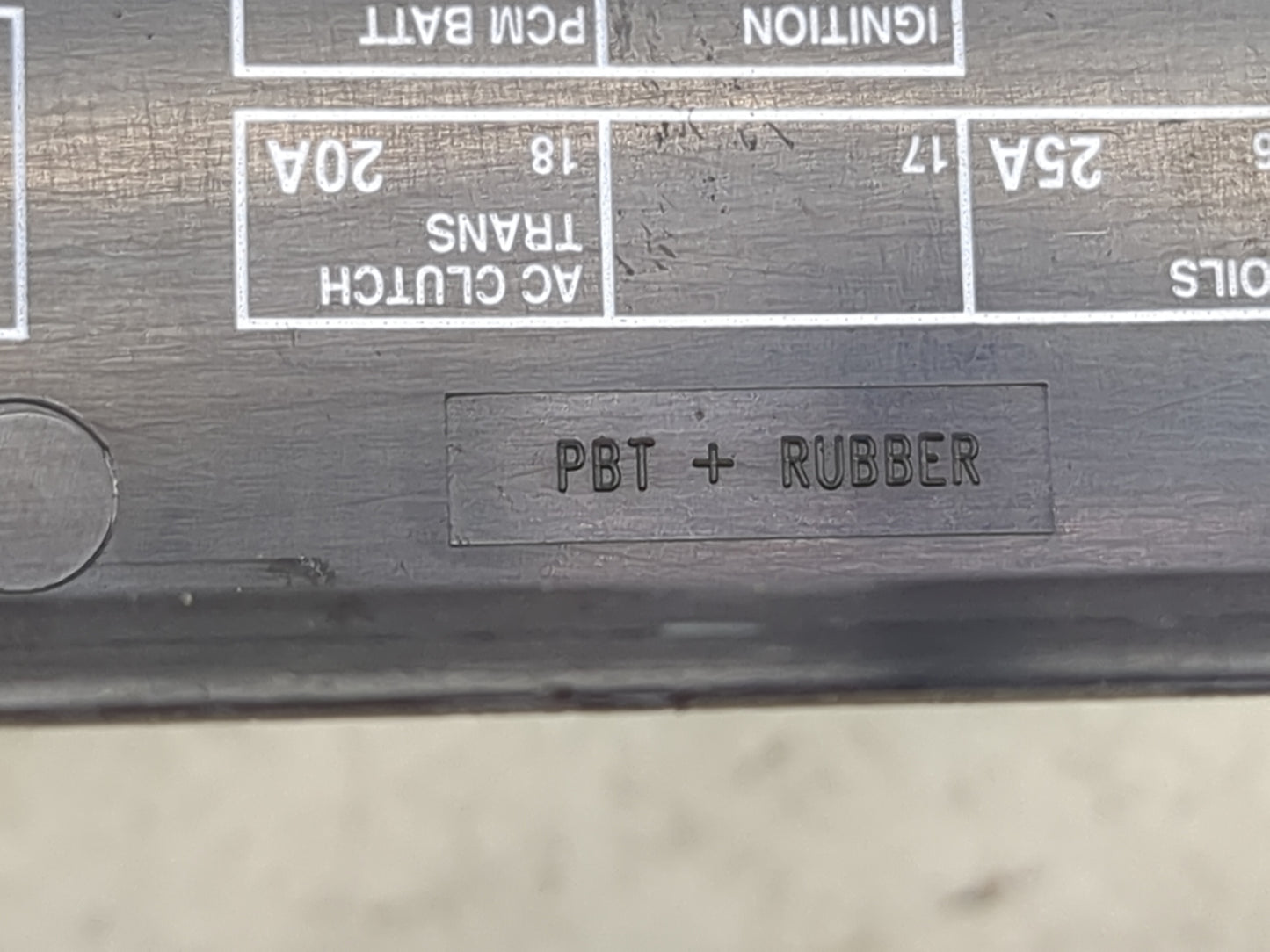 2007 Jeep Grand Cherokee Fusebox Fuse Box Panel Relay Module P/N:4671168E 72472V Fits OEM Used Auto Parts - Oemusedautoparts