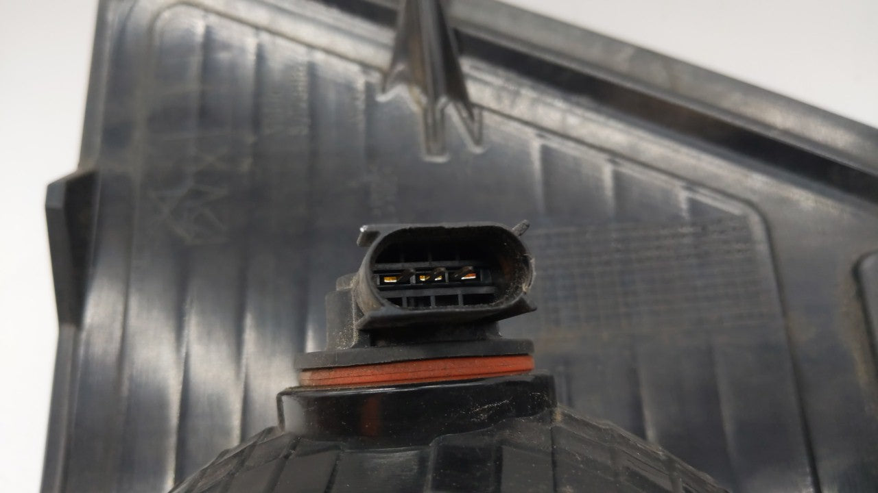 2007-2010 Jeep Grand Cherokee Tail Light Assembly Driver Left OEM P/N:55079013AC Fits Fits 2007 2008 2009 2010 OEM Used Auto