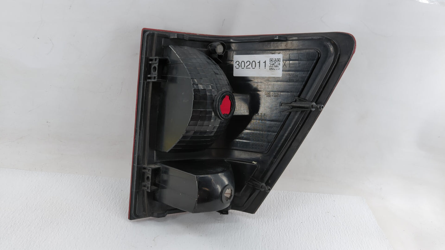 2007-2010 Jeep Grand Cherokee Tail Light Assembly Driver Left OEM P/N:55079013AB Fits Fits 2007 2008 2009 2010 OEM Used Auto