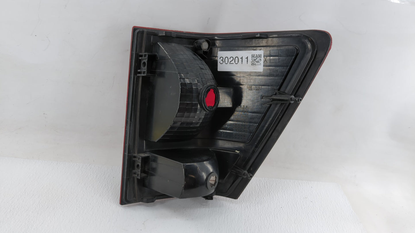 2007-2010 Jeep Grand Cherokee Tail Light Assembly Driver Left OEM P/N:55079013AB Fits Fits 2007 2008 2009 2010 OEM Used Auto