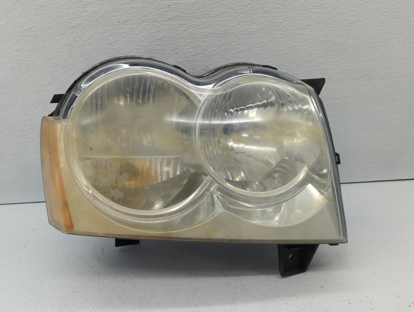 2005 Jeep Grand Cherokee Passenger Right Oem Head Light Headlight Lamp - Oemusedautoparts1.com