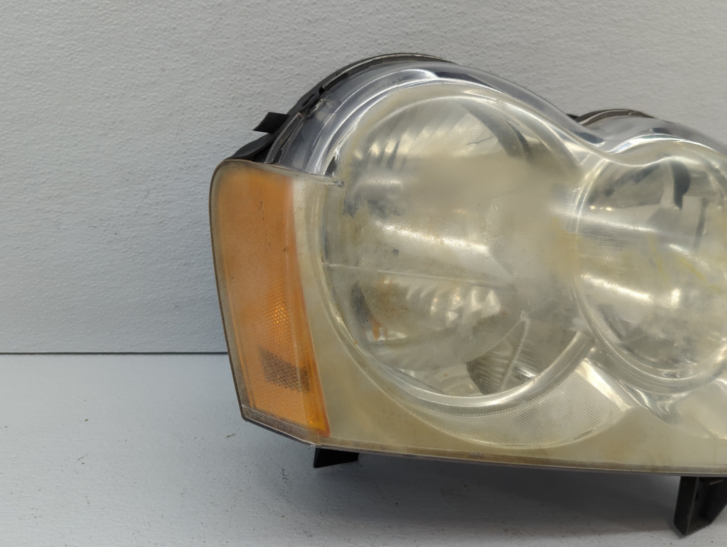 2005 Jeep Grand Cherokee Passenger Right Oem Head Light Headlight Lamp - Oemusedautoparts1.com