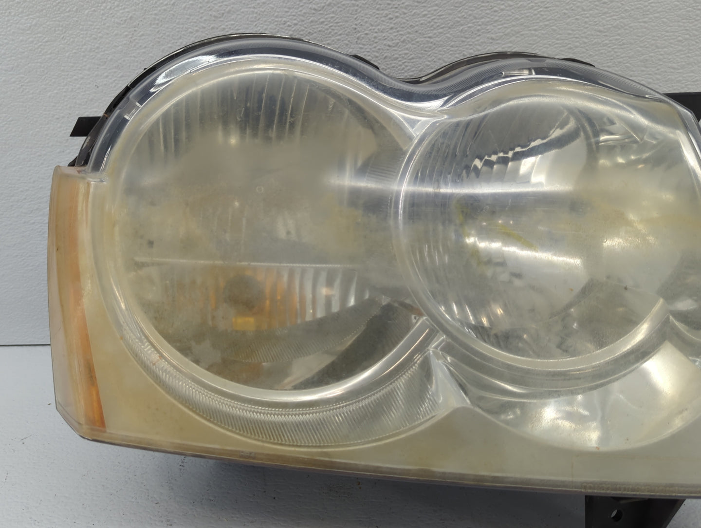 2005 Jeep Grand Cherokee Passenger Right Oem Head Light Headlight Lamp - Oemusedautoparts1.com