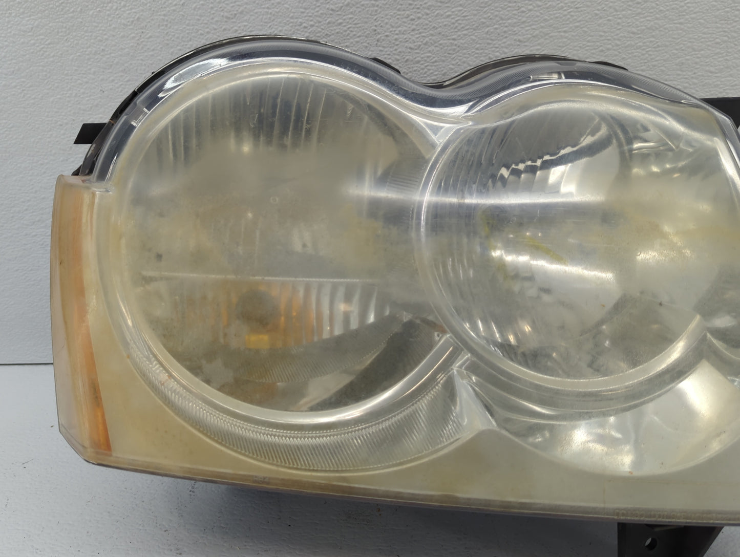 2005 Jeep Grand Cherokee Passenger Right Oem Head Light Headlight Lamp - Oemusedautoparts1.com