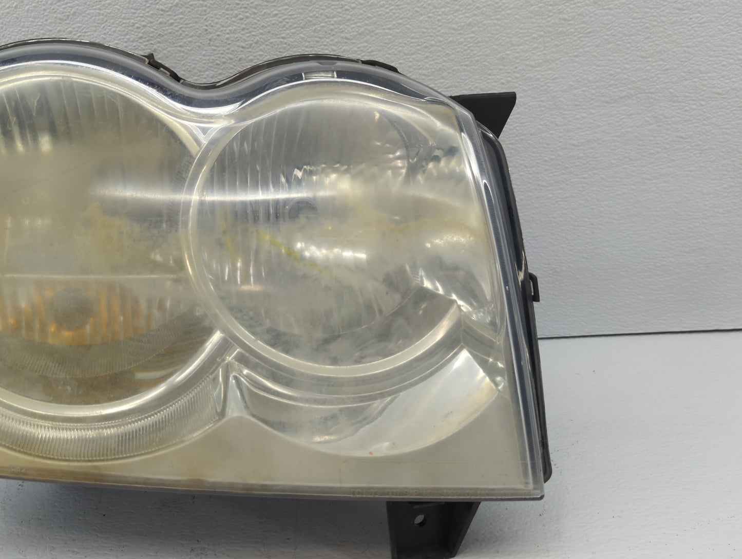 2005 Jeep Grand Cherokee Passenger Right Oem Head Light Headlight Lamp - Oemusedautoparts1.com
