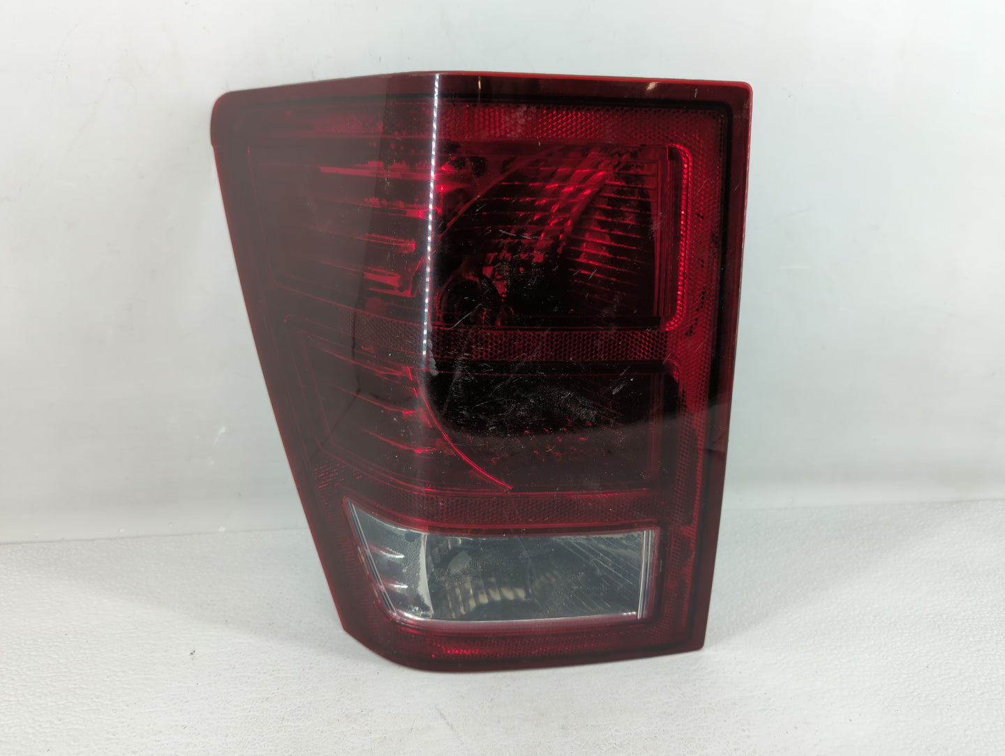 2007-2010 Jeep Grand Cherokee Tail Light Assembly Driver Left OEM P/N:55079013AG Fits Fits 2007 2008 2009 2010 OEM Used Auto