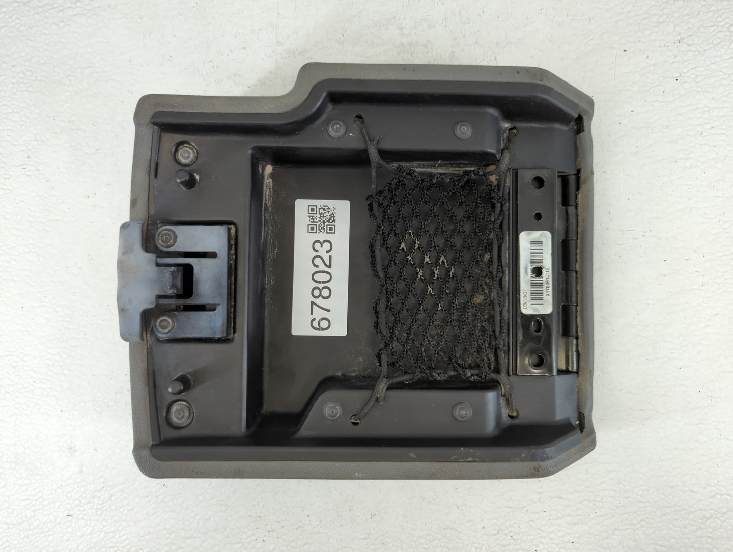 2007 Jeep Grand Cherokee Center Console Armrest Cover Lid Dark Grey - Oemusedautoparts1.com