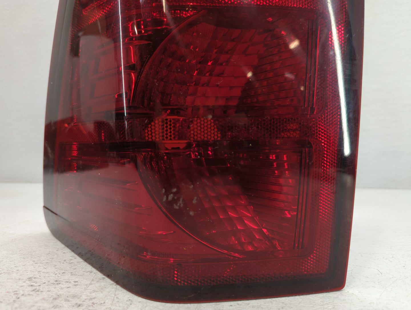 2007-2010 Jeep Grand Cherokee Tail Light Assembly Passenger Right OEM Fits Fits 2007 2008 2009 2010 OEM Used Auto Parts - Oe