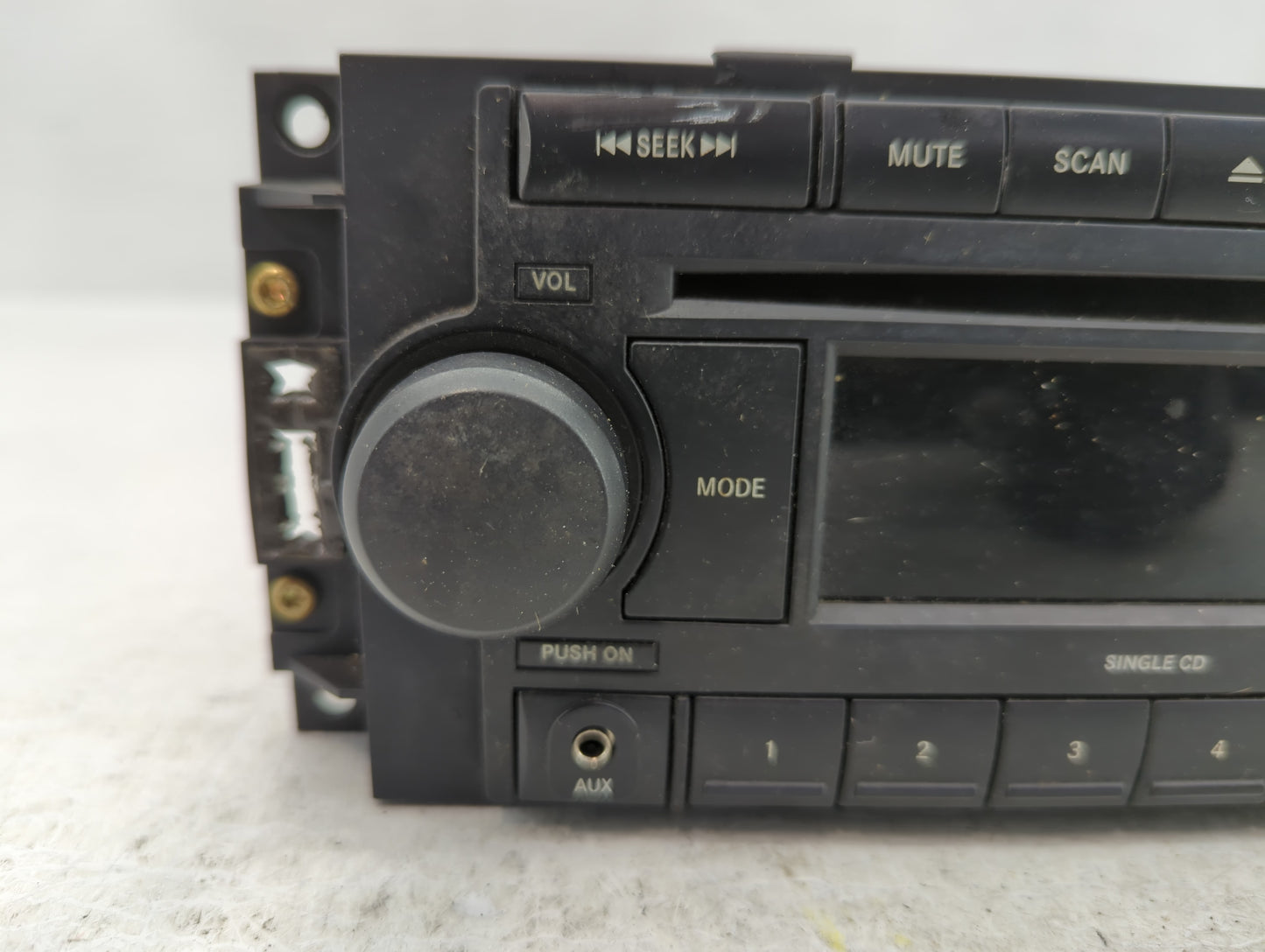 2005-2007 Jeep Grand Cherokee Radio AM FM Cd Player Receiver Replacement P/N:P05064173AI Fits OEM Used Auto Parts - Oemuseda
