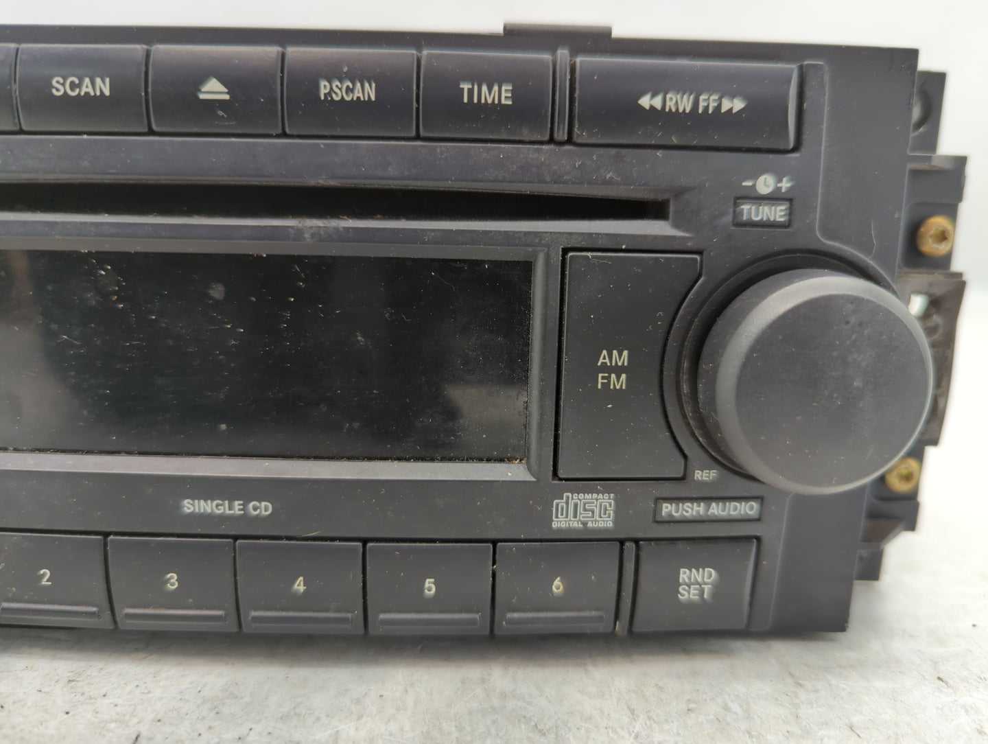 2005-2007 Jeep Grand Cherokee Radio AM FM Cd Player Receiver Replacement P/N:P05064173AI Fits OEM Used Auto Parts - Oemuseda