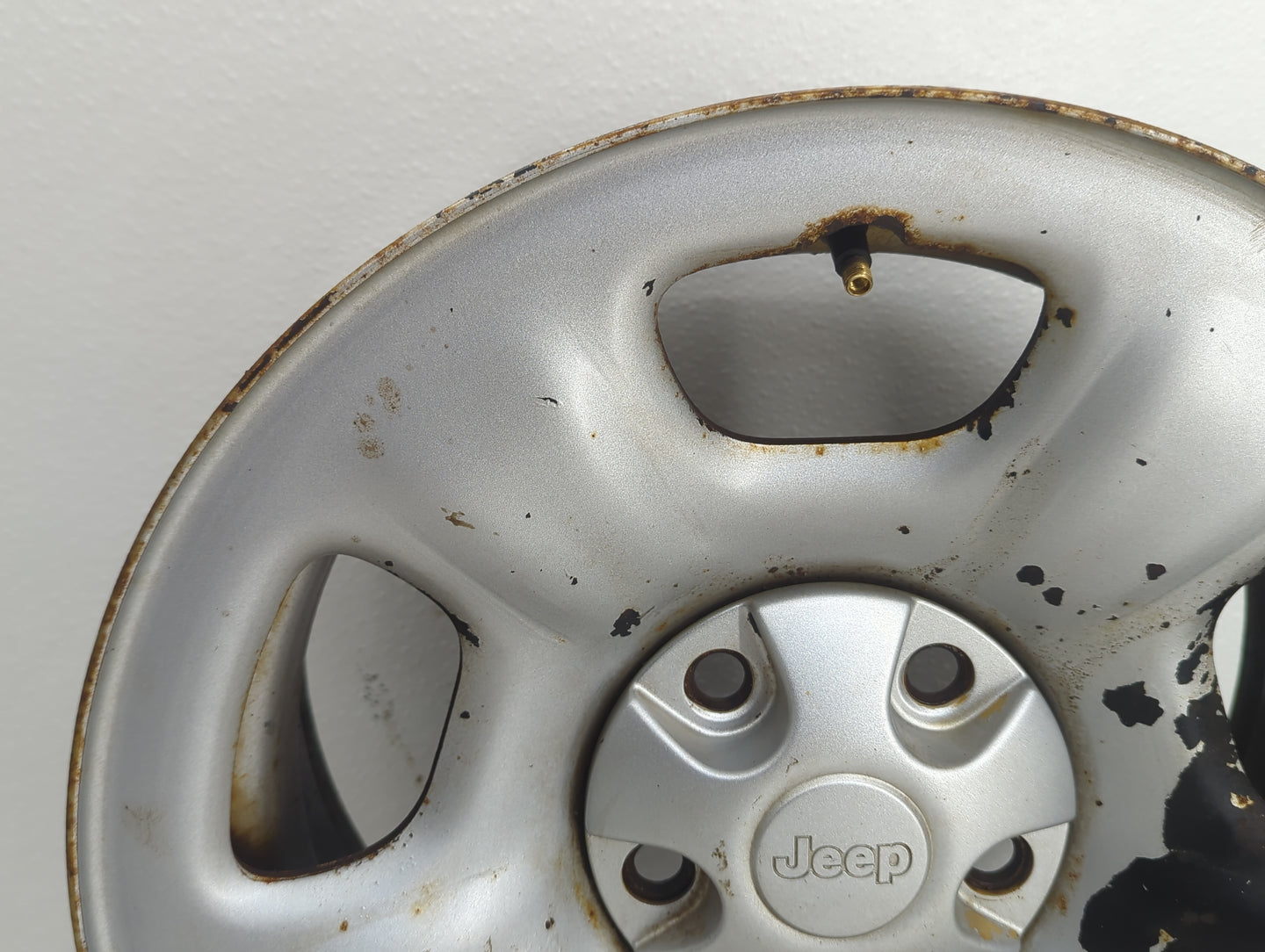 2002-2007 Jeep Liberty Oem Wheel Rim 1036672 - Oemusedautoparts1.com