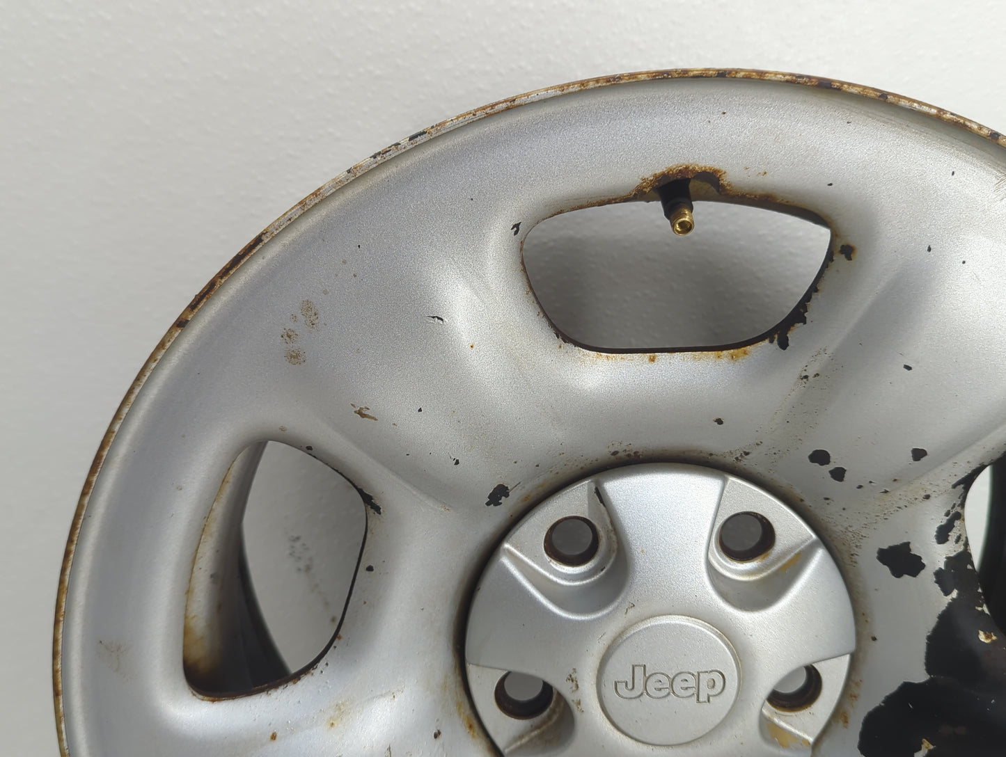2002-2007 Jeep Liberty Oem Wheel Rim 1036672 - Oemusedautoparts1.com