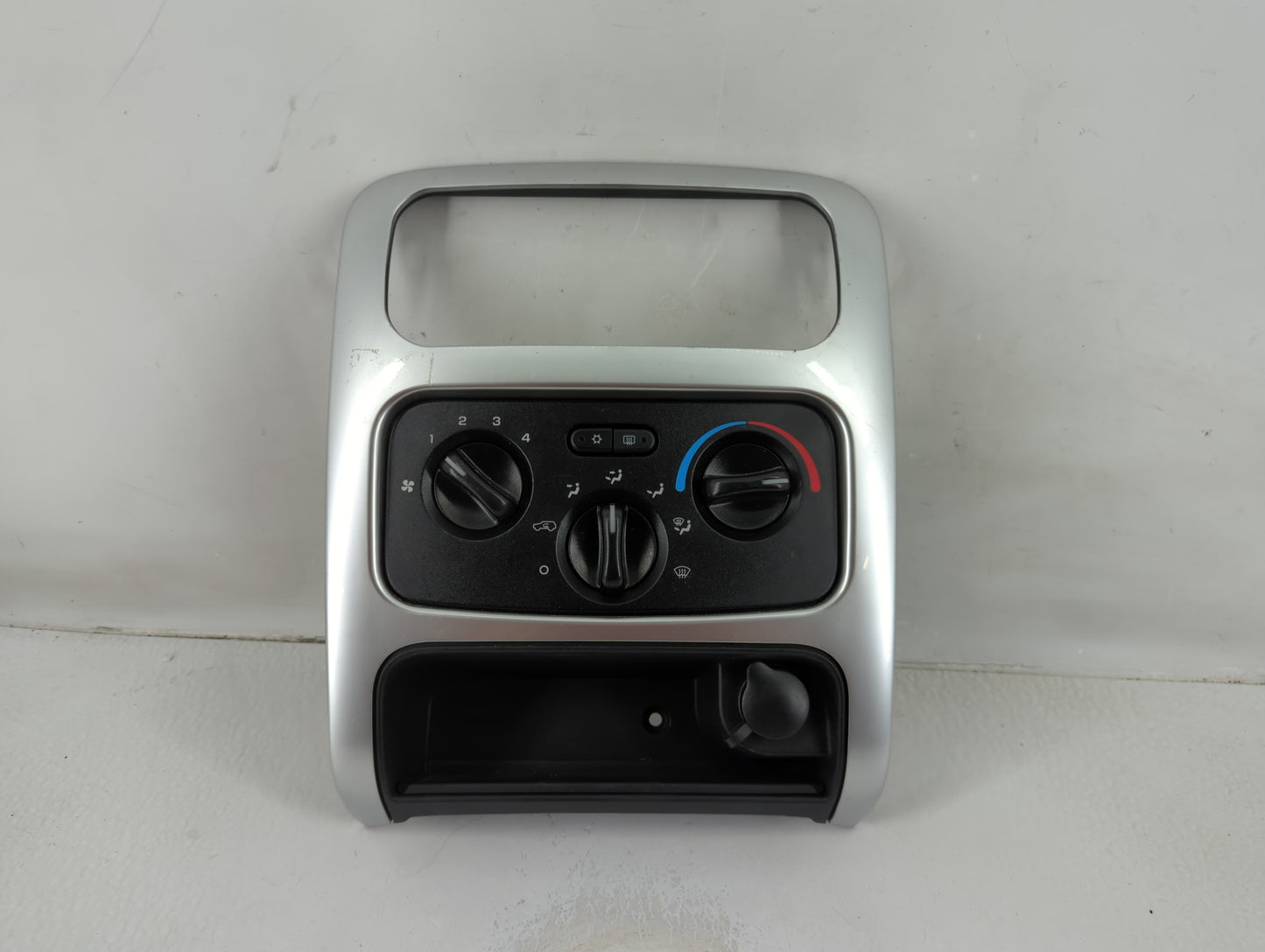 2004-2007 Jeep Liberty Climate Control Module Temperature AC/Heater Replacement P/N:P55037533AG Fits Fits 2004 2005 2006 200