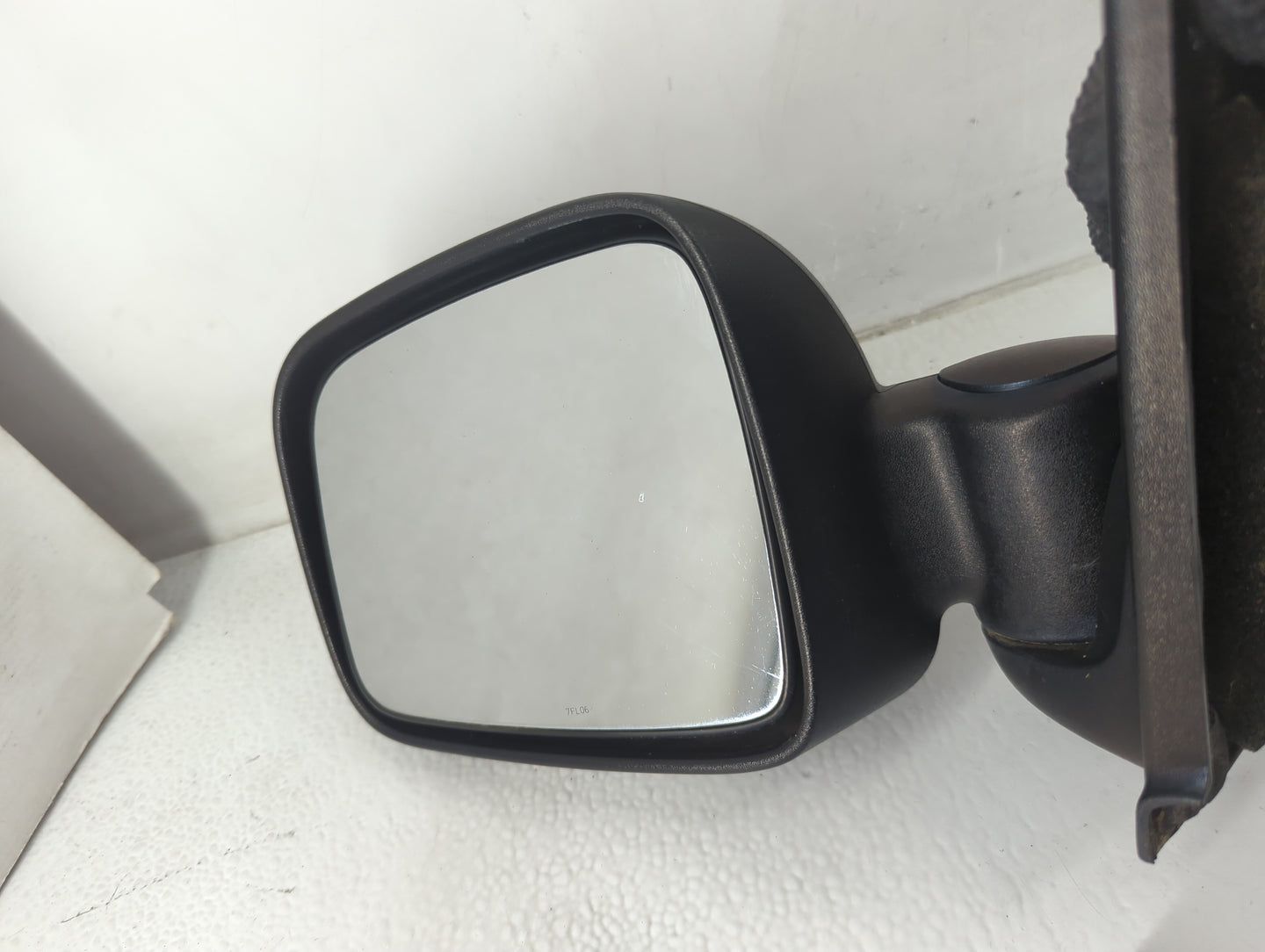 2002-2007 Jeep Liberty Driver Side View Mirror - Left Door Mirror OEM Used - Oemusedautoparts1.com
