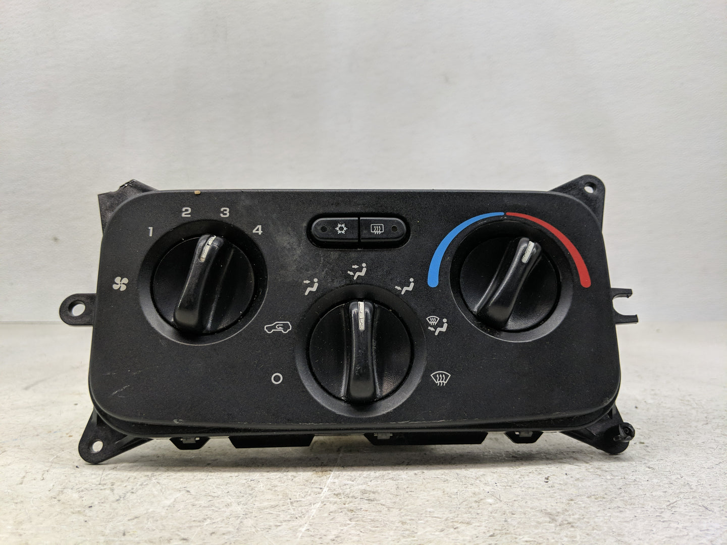 2004-2007 Jeep Liberty Climate Control Module Temperature AC/Heater Replacement P/N:P55037533AG Fits Fits 2004 2005 2006 200