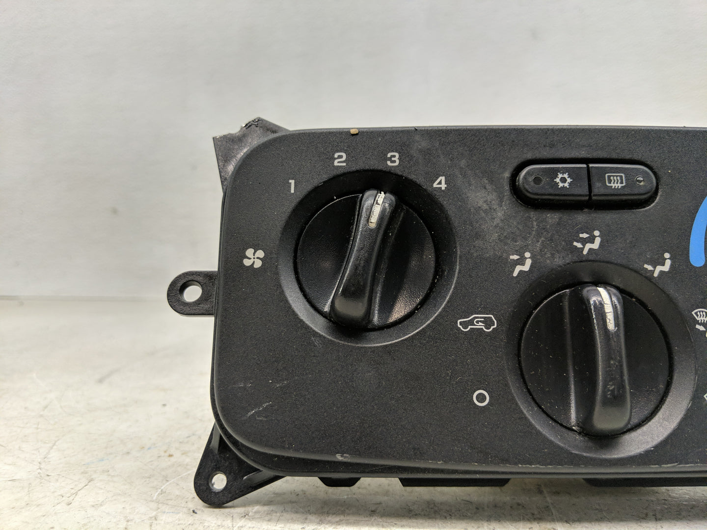 2004-2007 Jeep Liberty Climate Control Module Temperature AC/Heater Replacement P/N:P55037533AG Fits Fits 2004 2005 2006 200