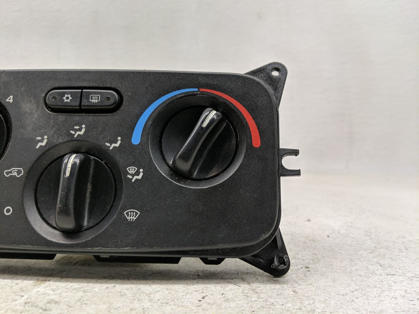 2004-2007 Jeep Liberty Climate Control Module Temperature AC/Heater Replacement P/N:P55037533AG Fits Fits 2004 2005 2006 200