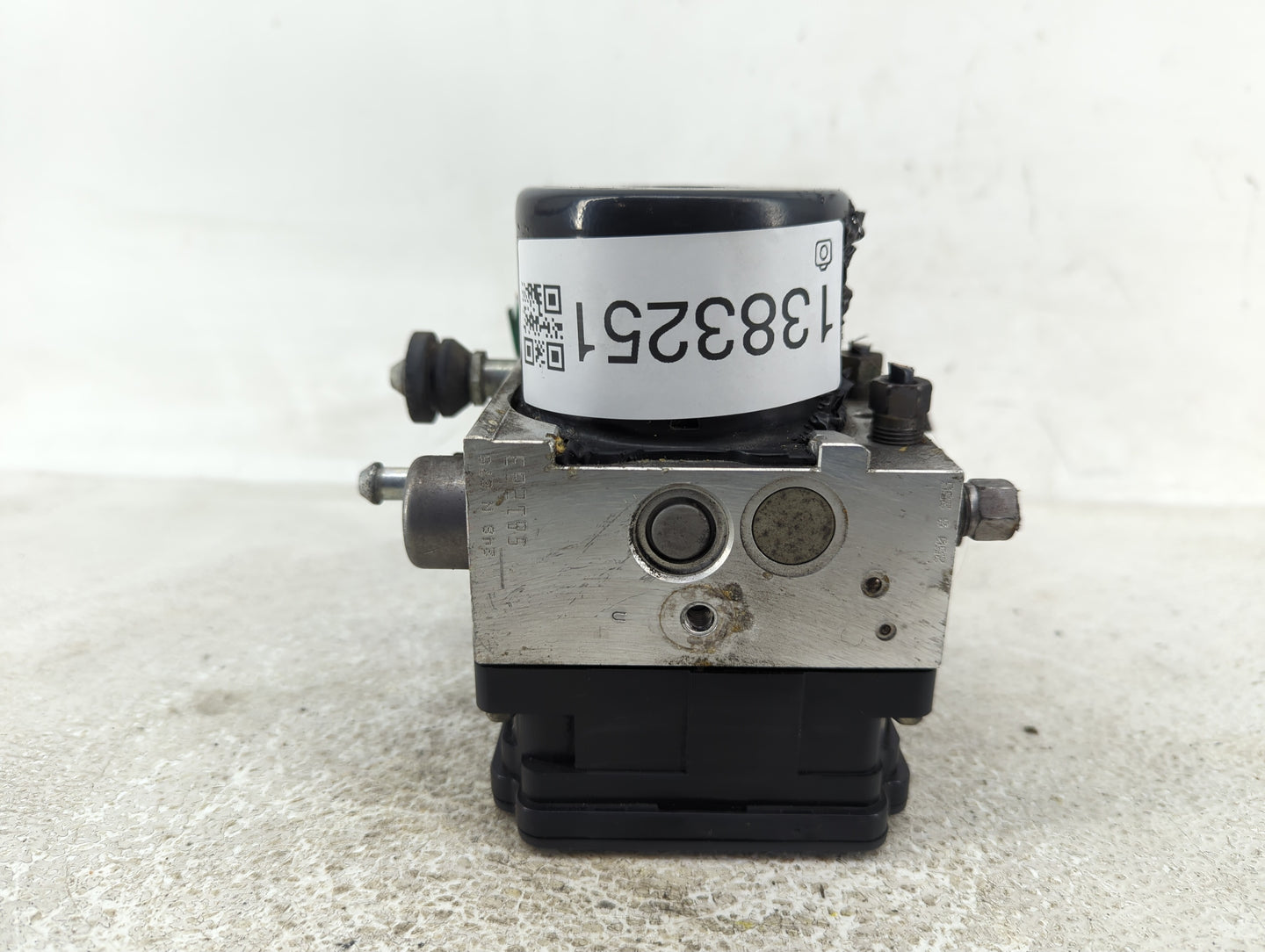 2007 Jeep Liberty ABS Pump Control Module Replacement P/N:P52129438AB Fits OEM Used Auto Parts - Oemusedautoparts1.com