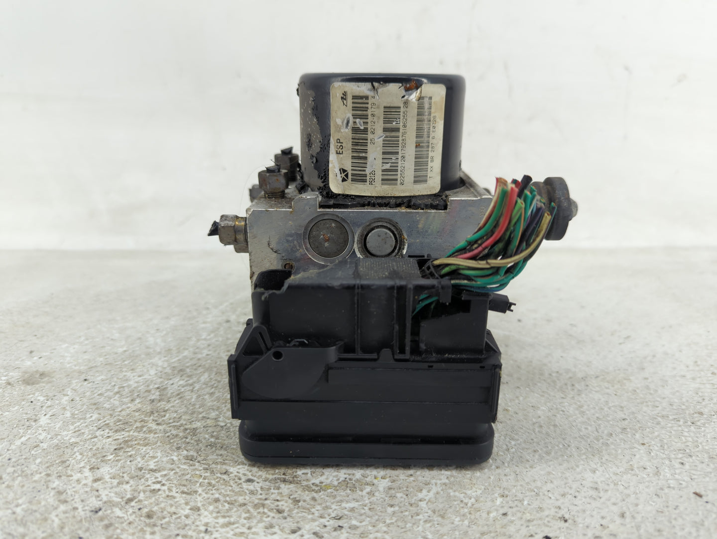 2007 Jeep Liberty ABS Pump Control Module Replacement P/N:P52129438AB Fits OEM Used Auto Parts - Oemusedautoparts1.com