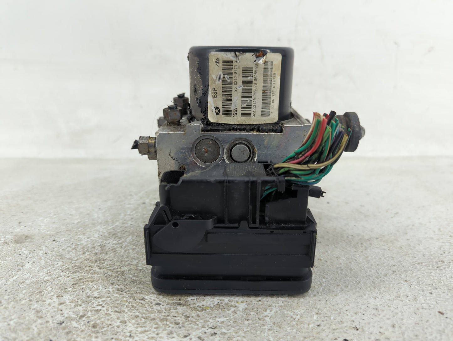 2007 Jeep Liberty ABS Pump Control Module Replacement P/N:P52129438AB Fits OEM Used Auto Parts - Oemusedautoparts1.com