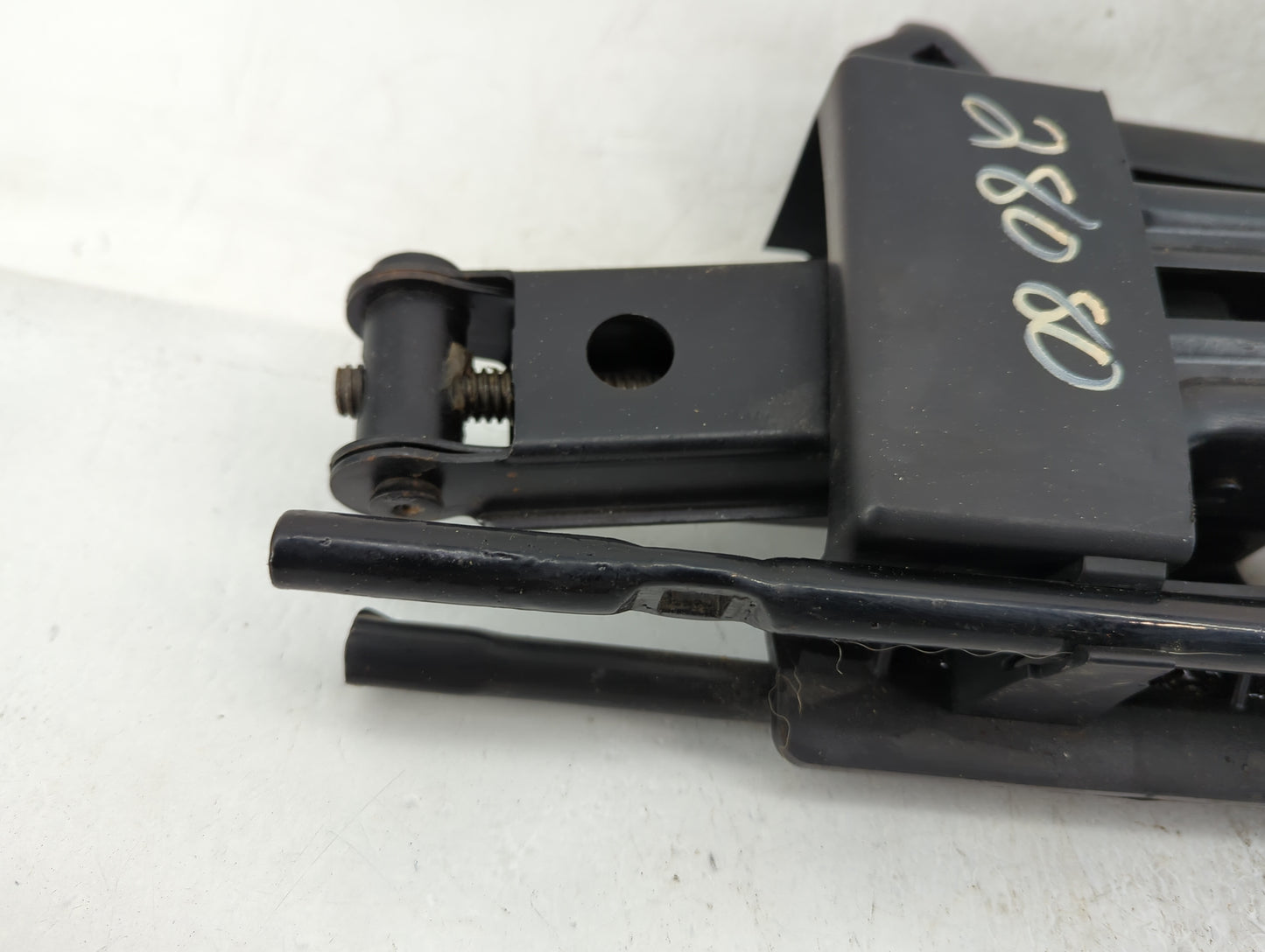 2007 Jeep Liberty Spare Scissor Car Jack - Oemusedautoparts1.com