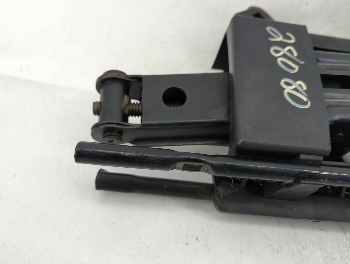 2007 Jeep Liberty Spare Scissor Car Jack - Oemusedautoparts1.com