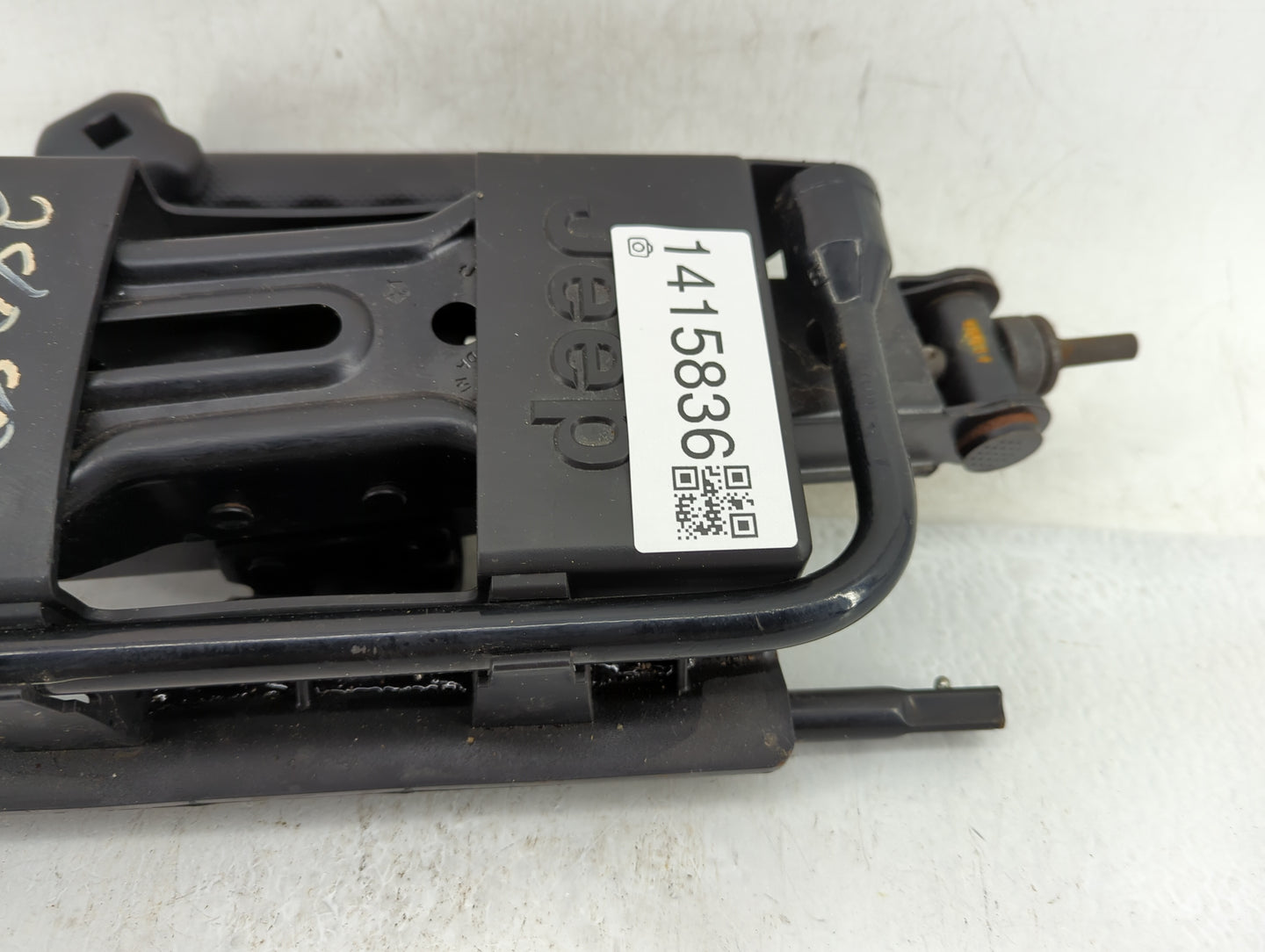 2007 Jeep Liberty Spare Scissor Car Jack - Oemusedautoparts1.com