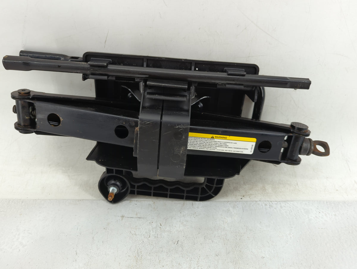 2007 Jeep Liberty Spare Scissor Car Jack - Oemusedautoparts1.com