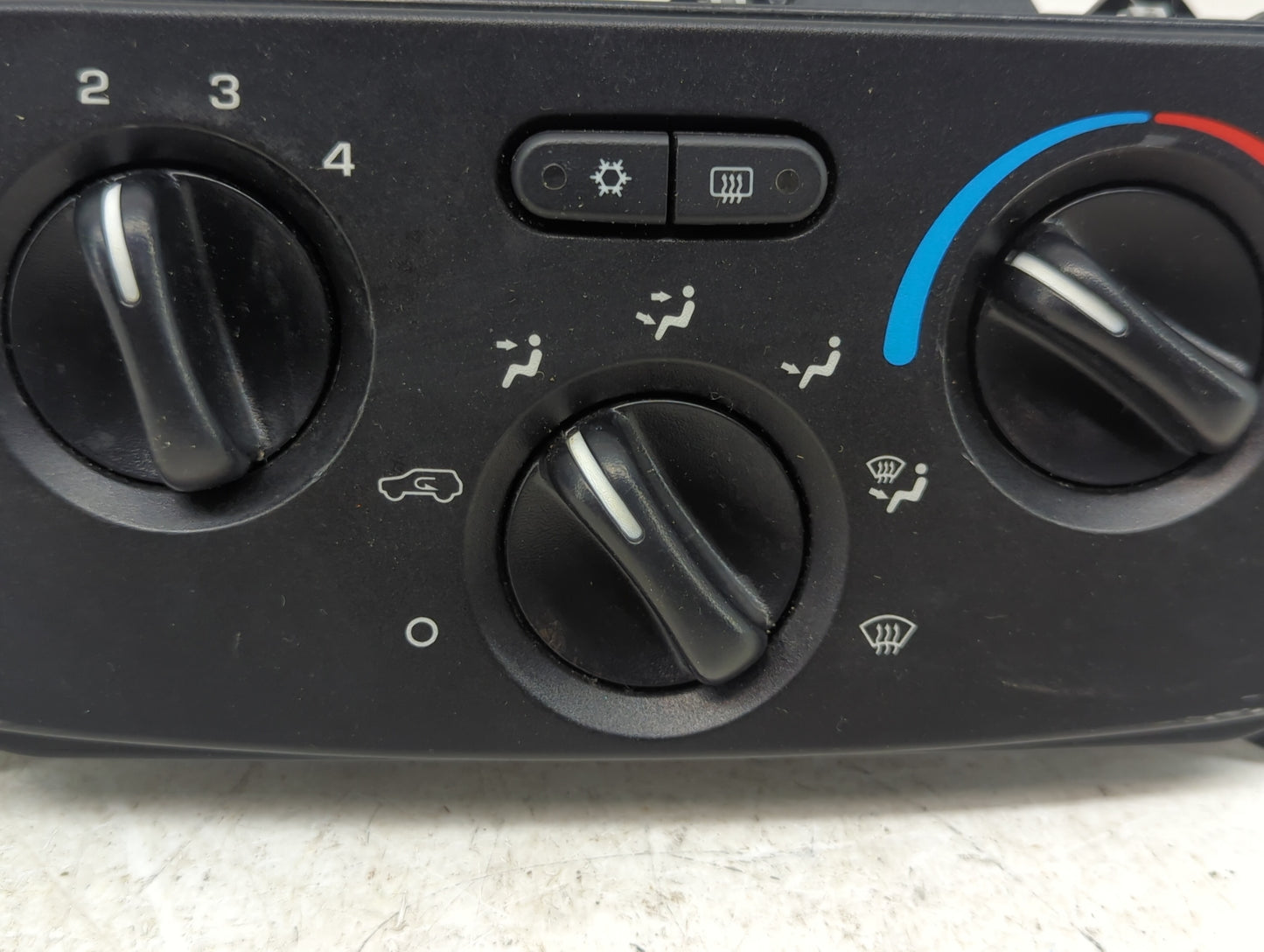 2004-2007 Jeep Liberty Climate Control Module Temperature AC/Heater Replacement P/N:P55037533AG Fits Fits 2004 2005 2006 200