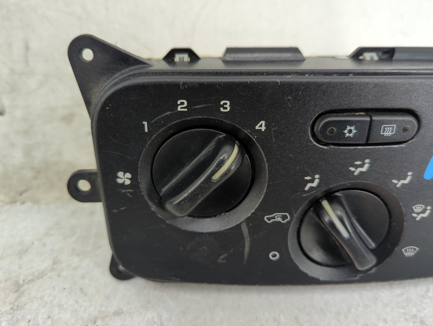 2004-2007 Jeep Liberty Climate Control Module Temperature AC/Heater Replacement P/N:P55037533AG IB1C300205 Fits OEM Used Aut