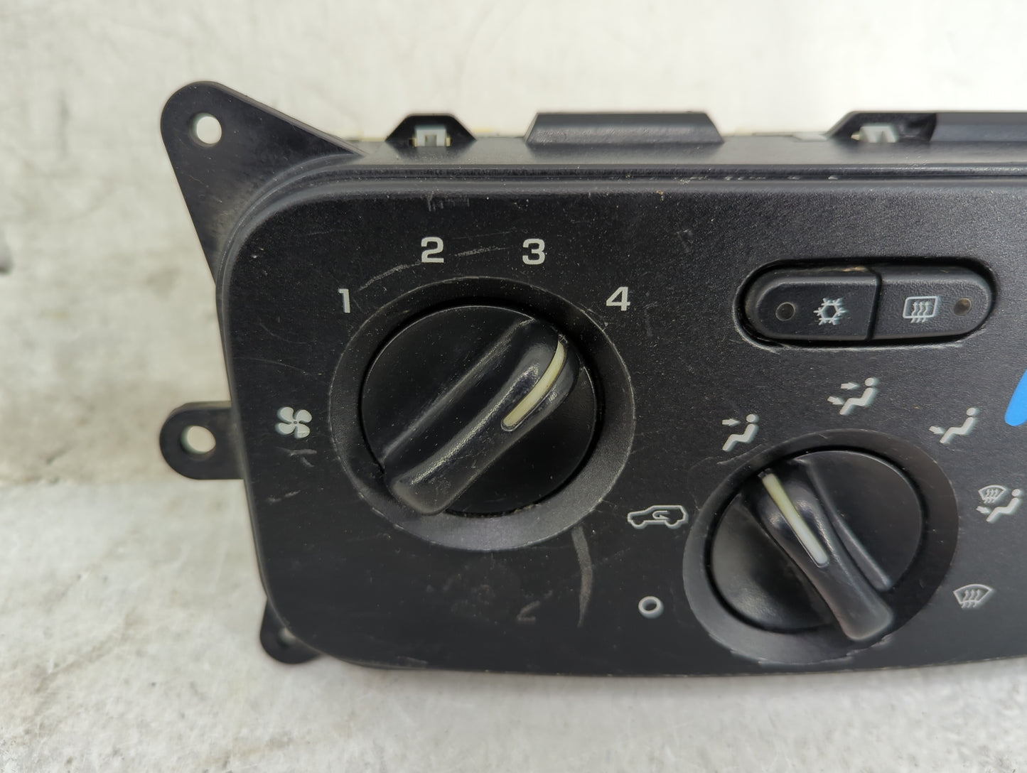 2004-2007 Jeep Liberty Climate Control Module Temperature AC/Heater Replacement P/N:P55037533AG IB1C300205 Fits OEM Used Aut