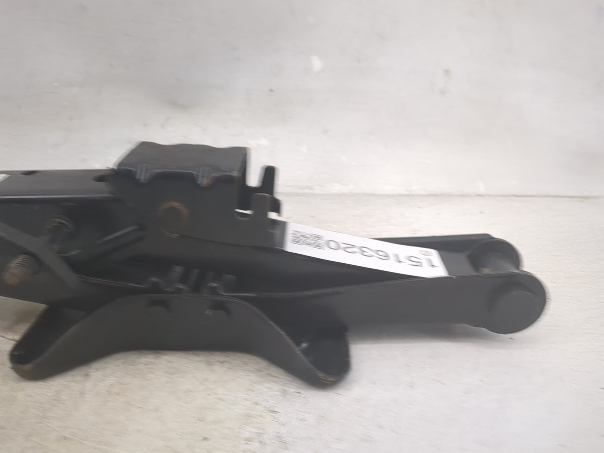 2007 Jeep Liberty Spare Scissor Car Jack 1516320 - Oemusedautoparts1.com