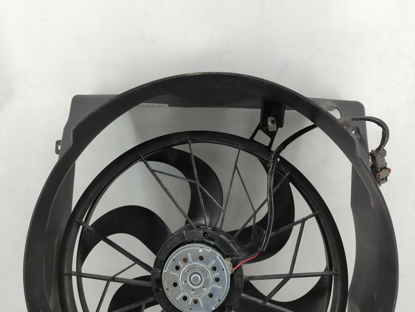 2007-2007 Jeep Liberty Left Radiator Fan Motor Assembly - Oemusedautoparts1.com