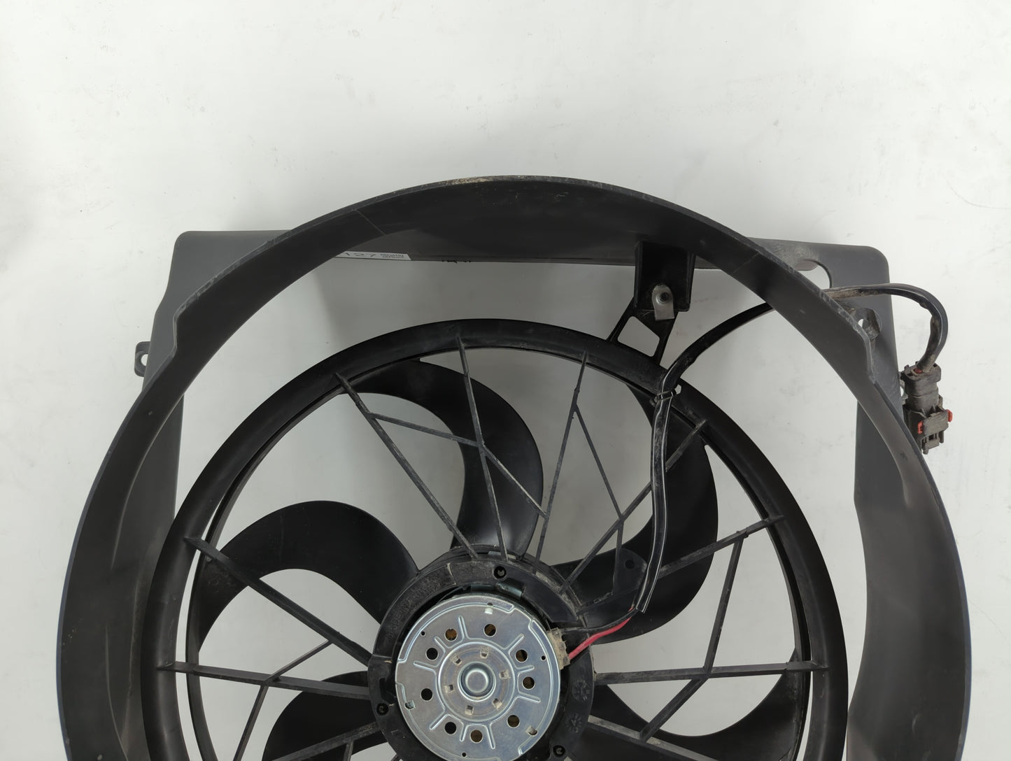 2007-2007 Jeep Liberty Left Radiator Fan Motor Assembly - Oemusedautoparts1.com