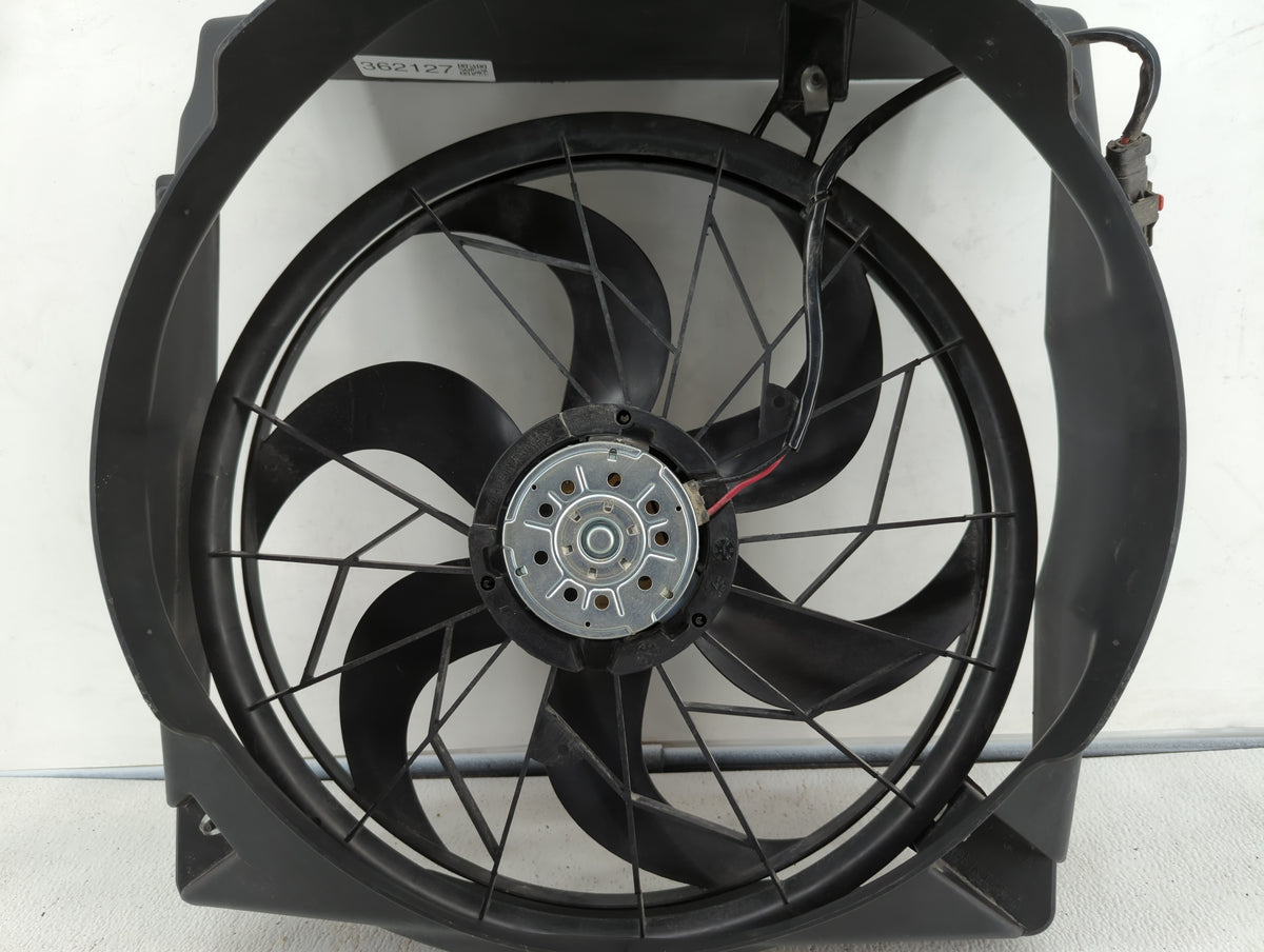 2007-2007 Jeep Liberty Left Radiator Fan Motor Assembly - Oemusedautoparts1.com