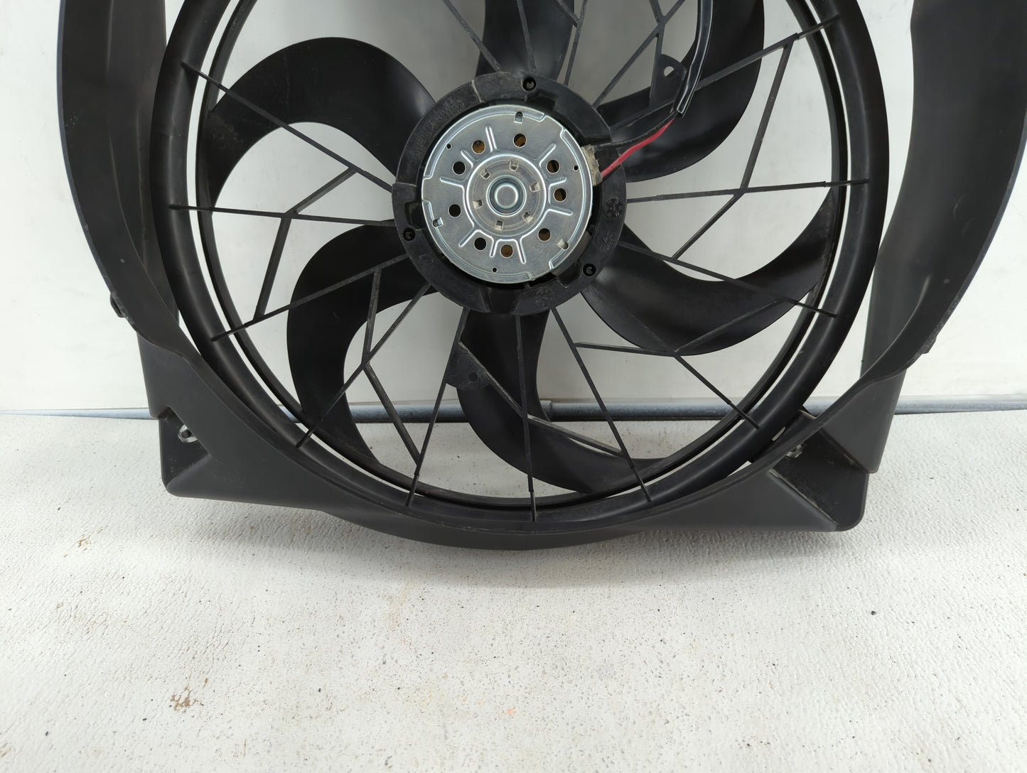 2007-2007 Jeep Liberty Left Radiator Fan Motor Assembly - Oemusedautoparts1.com