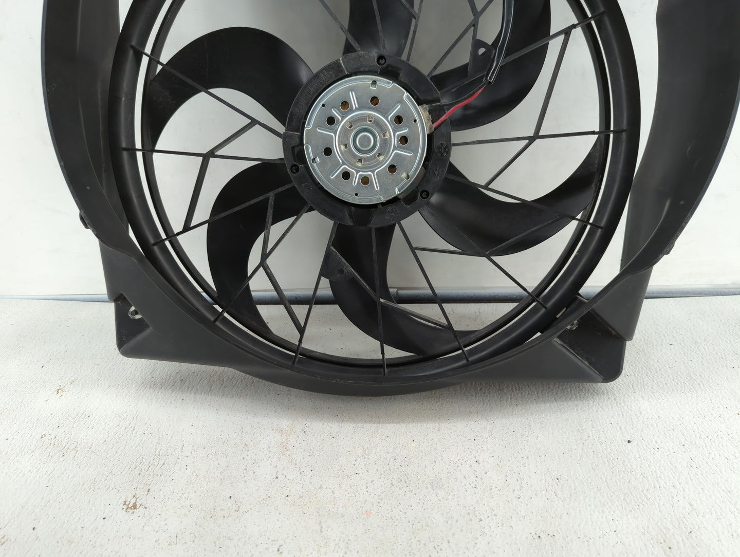 2007-2007 Jeep Liberty Left Radiator Fan Motor Assembly - Oemusedautoparts1.com