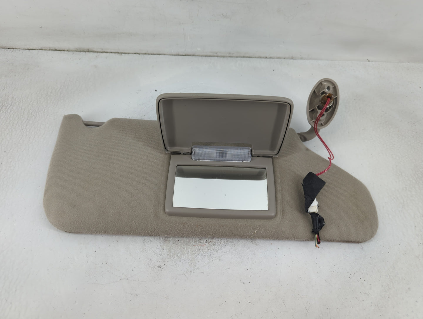 2004-2007 Jeep Liberty Sun Visor Shade Replacement Passenger Right Mirror Fits Fits 2004 2005 2006 2007 OEM Used Auto Parts 
