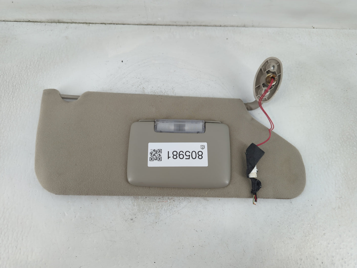 2004-2007 Jeep Liberty Sun Visor Shade Replacement Passenger Right Mirror Fits Fits 2004 2005 2006 2007 OEM Used Auto Parts 