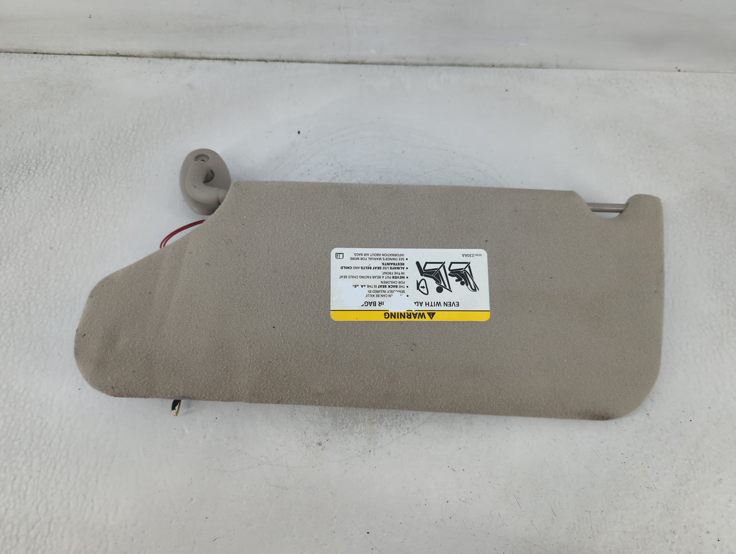 2004-2007 Jeep Liberty Sun Visor Shade Replacement Passenger Right Mirror Fits Fits 2004 2005 2006 2007 OEM Used Auto Parts 