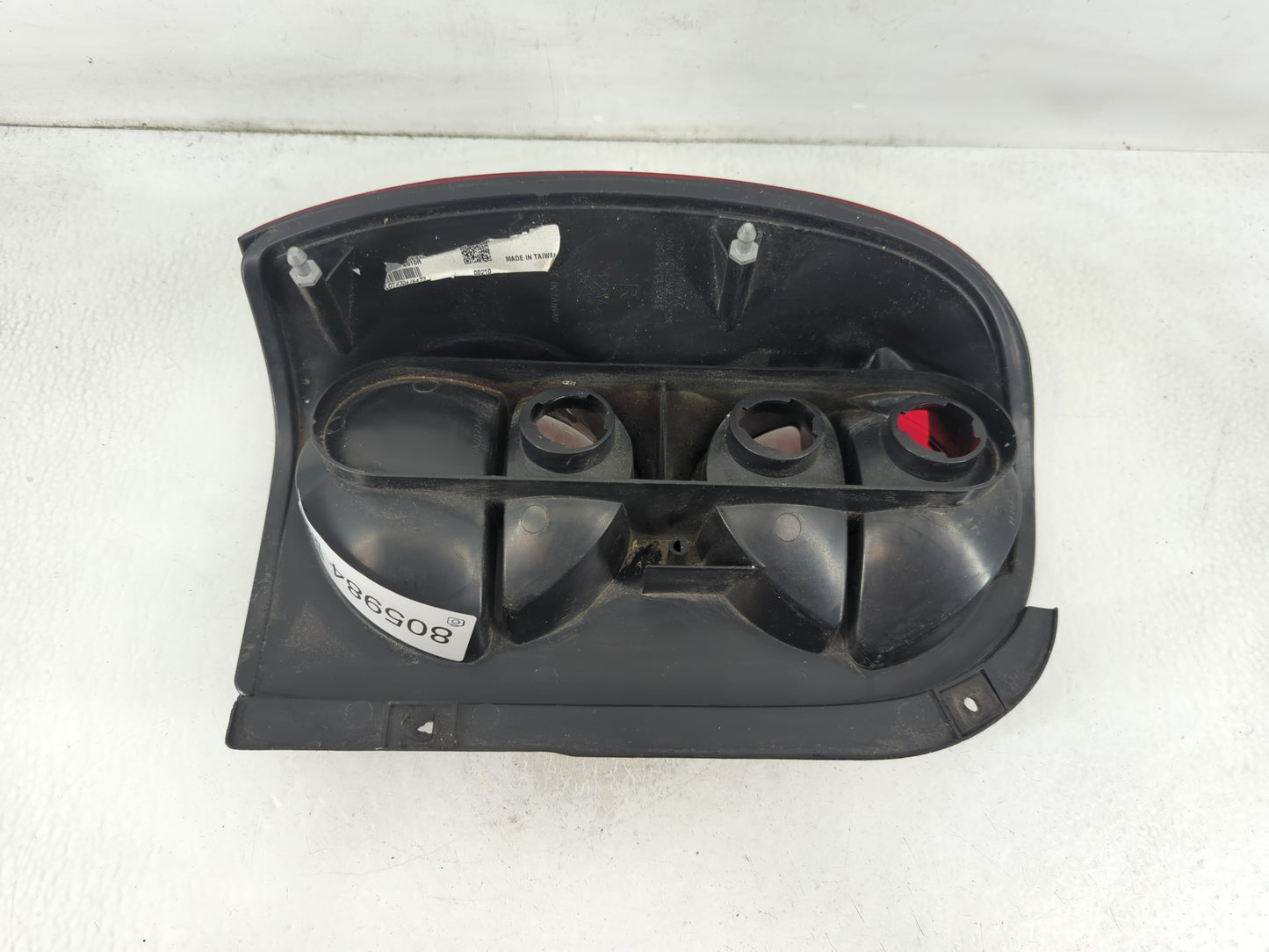 2005-2007 Jeep Liberty Tail Light Assembly Passenger Right OEM Fits Fits 2005 2006 2007 OEM Used Auto Parts - Oemusedautopar