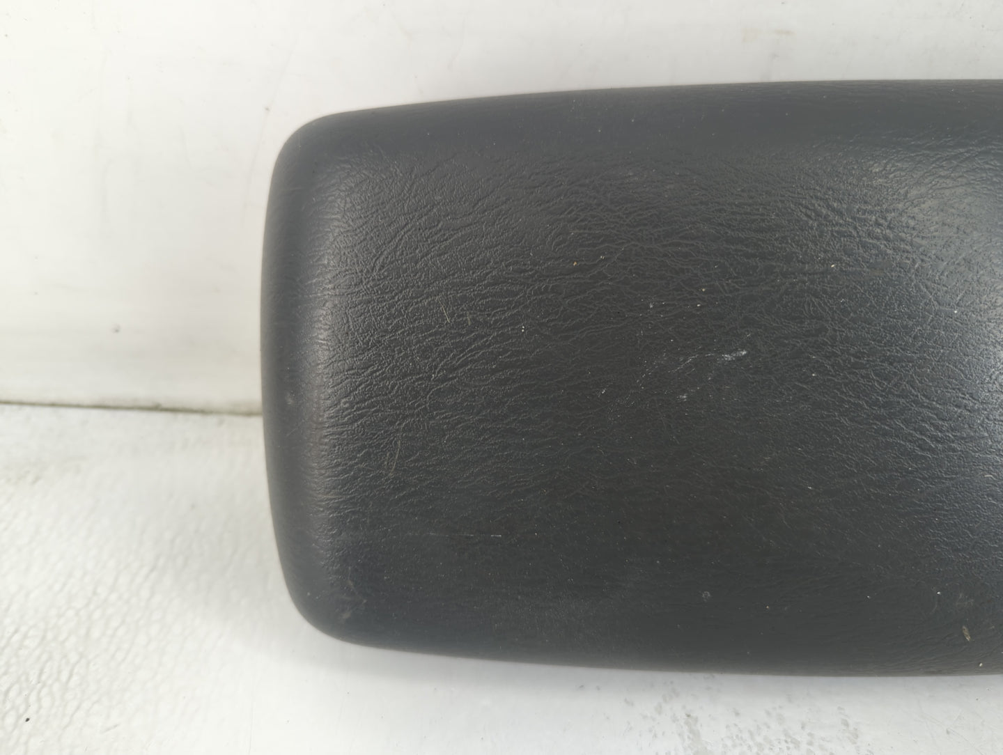 2005-2007 Jeep Liberty Center Console Armrest Cover Lid Fits Fits 2005 2006 2007 OEM Used Auto Parts - Oemusedautoparts1.com