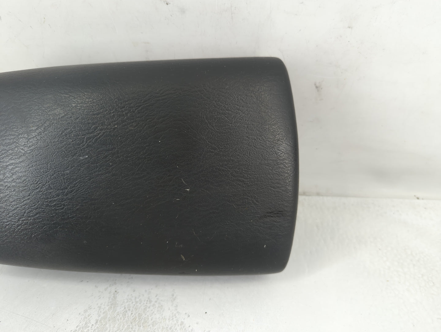 2005-2007 Jeep Liberty Center Console Armrest Cover Lid Fits Fits 2005 2006 2007 OEM Used Auto Parts - Oemusedautoparts1.com