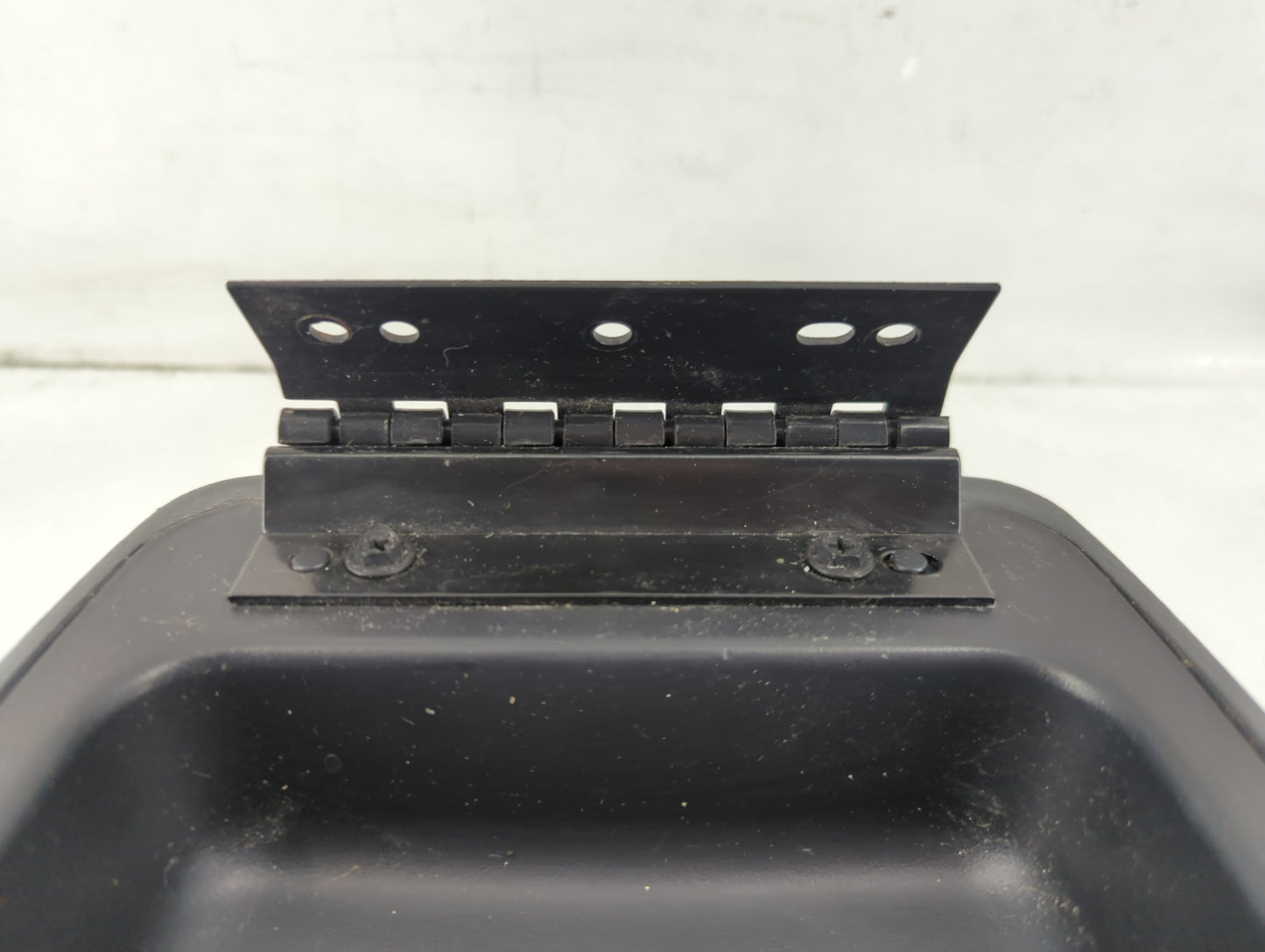 2005-2007 Jeep Liberty Center Console Armrest Cover Lid Fits Fits 2005 2006 2007 OEM Used Auto Parts - Oemusedautoparts1.com