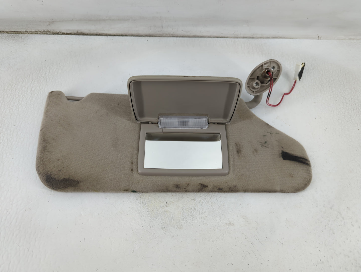 2004-2007 Jeep Liberty Sun Visor Shade Replacement Passenger Right Mirror Fits Fits 2004 2005 2006 2007 OEM Used Auto Parts 