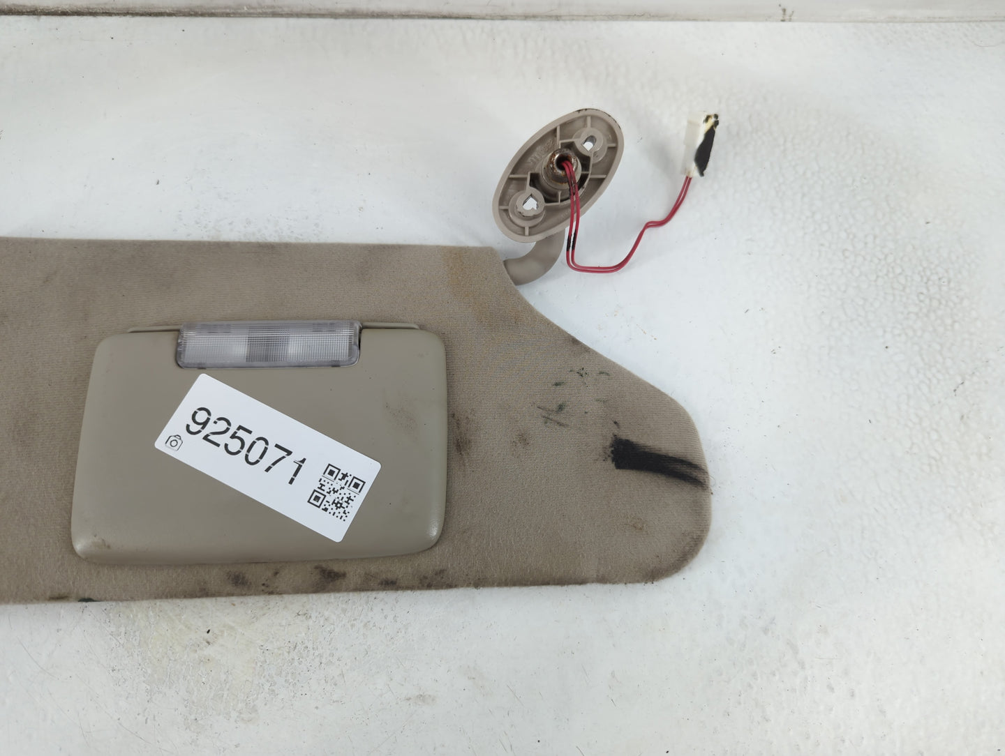 2004-2007 Jeep Liberty Sun Visor Shade Replacement Passenger Right Mirror Fits Fits 2004 2005 2006 2007 OEM Used Auto Parts 